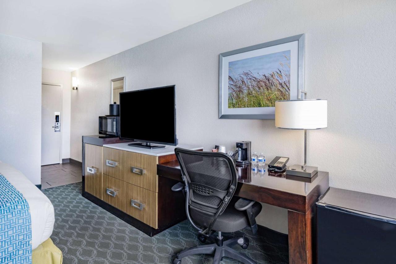Wyndham Garden Kenosha Harborside Hotel Exterior foto